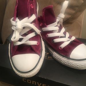 Kids size 1 converse